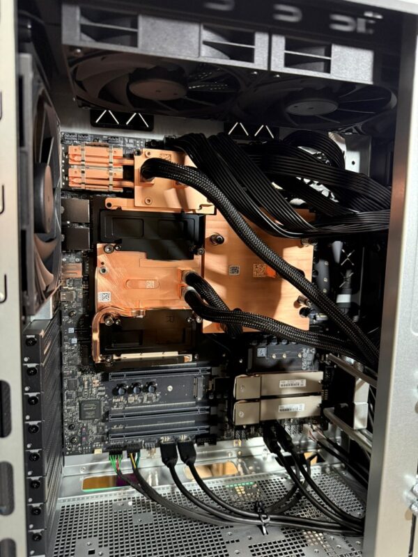 005 MSI WS300T60L (NVIDIA DGX Station) 桌上型AI工作站